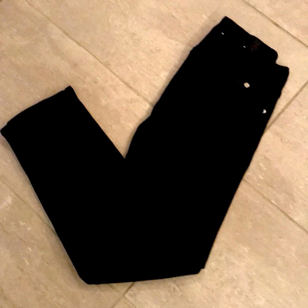 7 for All Mankind black cropped jeans a size 27